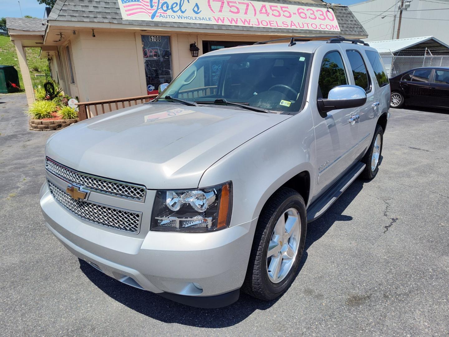 2010 Silver Chevrolet Tahoe (1GNUKCE07AR) , located at 5700 Curlew Drive, Norfolk, VA, 23502, (757) 455-6330, 36.841885, -76.209412 - Photo#5